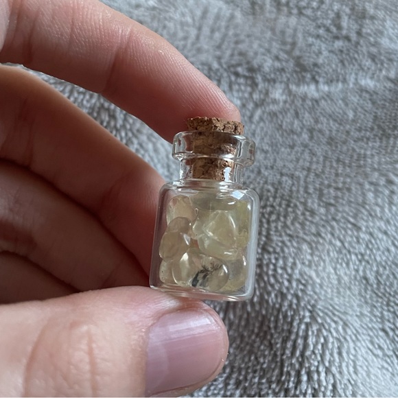 High quality citrine dendritic inclusion chip bottle - Picture 2 of 3